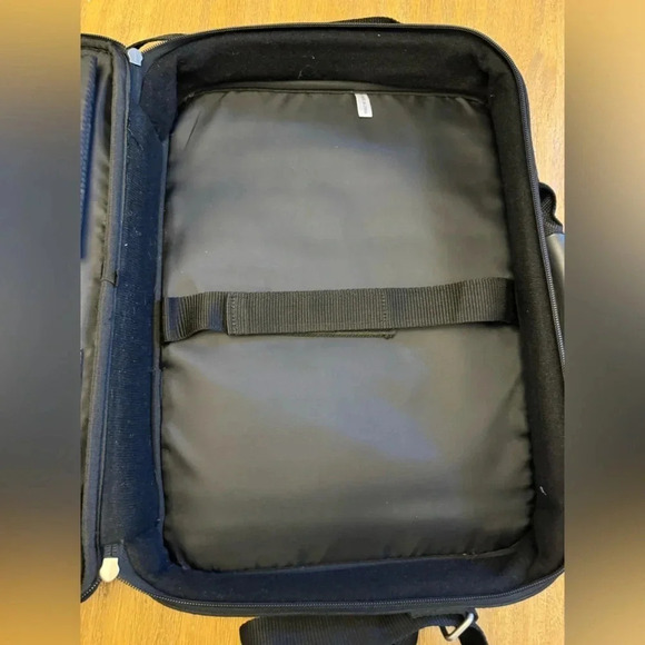 Black laptop carrying case - Picture 7 of 13